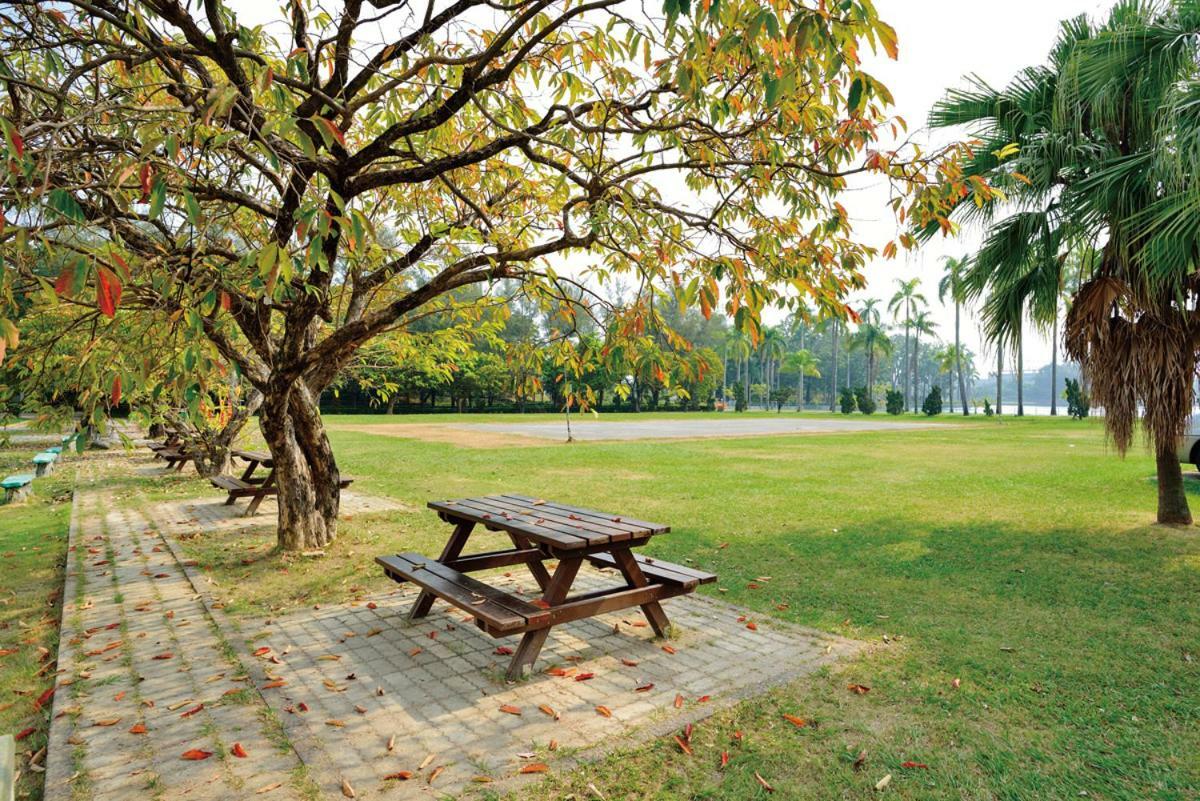 Chengching Lakefront Resort Kaohsiung Exteriör bild